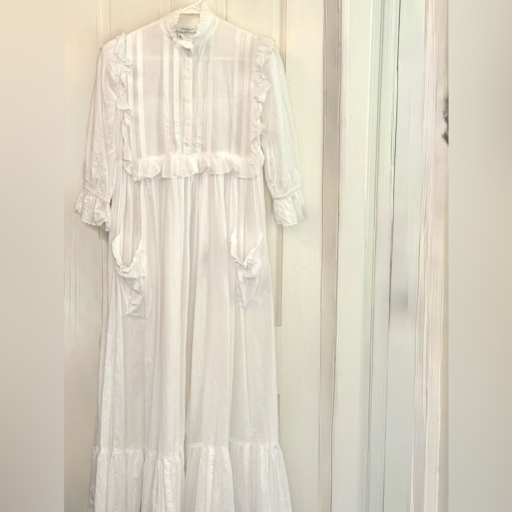 Gorgeous Vintage looking Eileen West White Cotton Maxi Dress w/ Ruffles